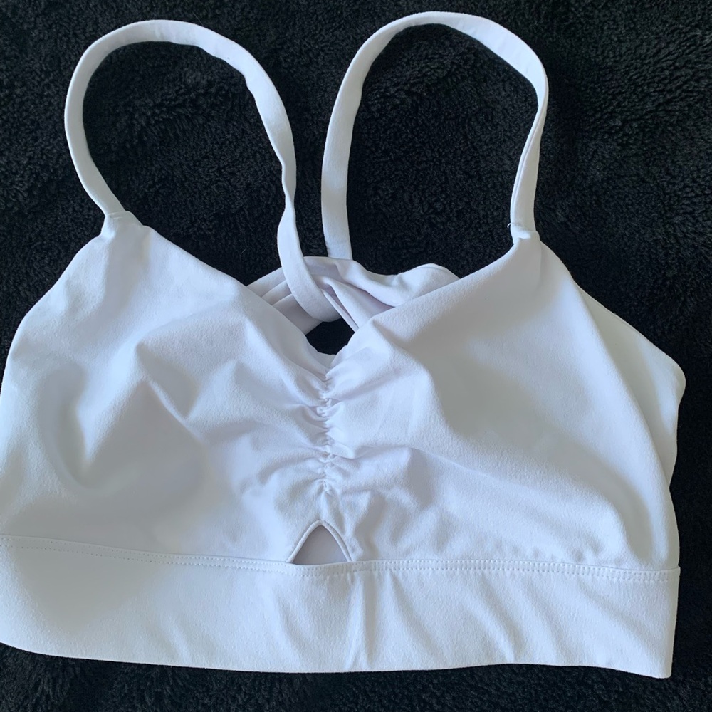 Fabletics | White Twist-Back Sports Bra